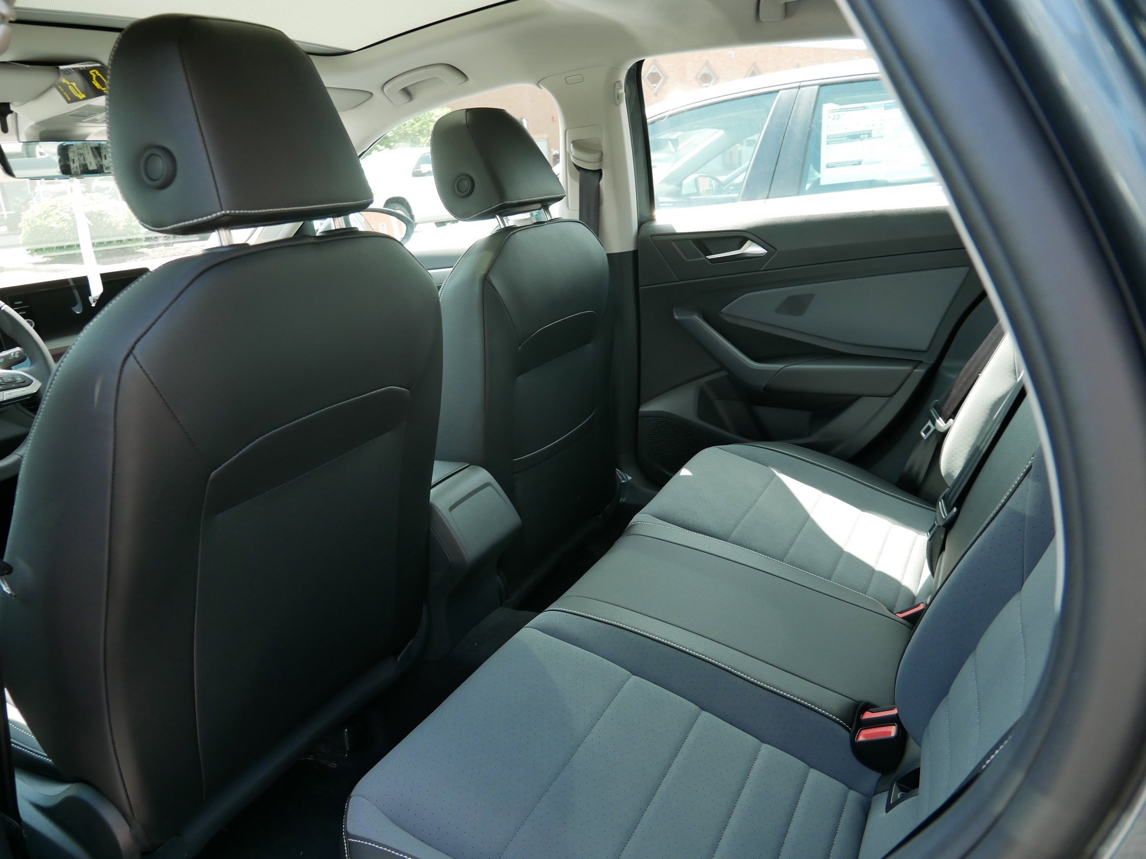 2025 Volkswagen Jetta SE photo 4