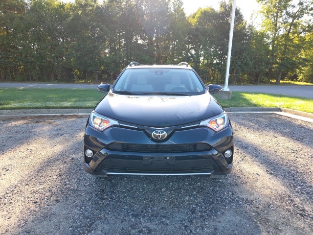 2018 Toyota RAV4 XLE photo 3