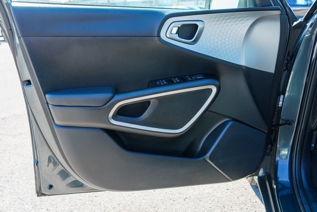 2023 Kia Soul LX photo 13