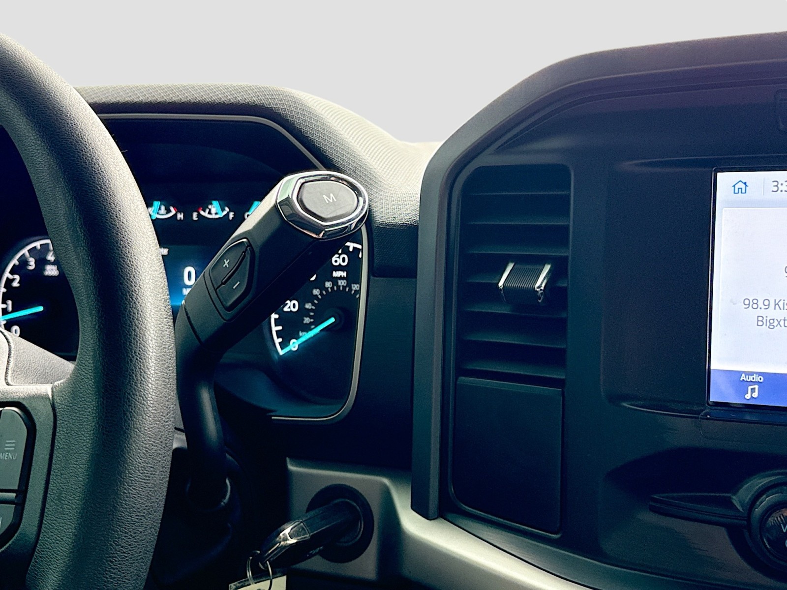 2023 Ford F-150 XLT photo 16