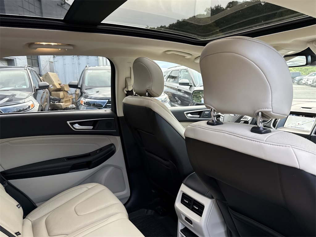 2019 Ford Edge Titanium photo 32