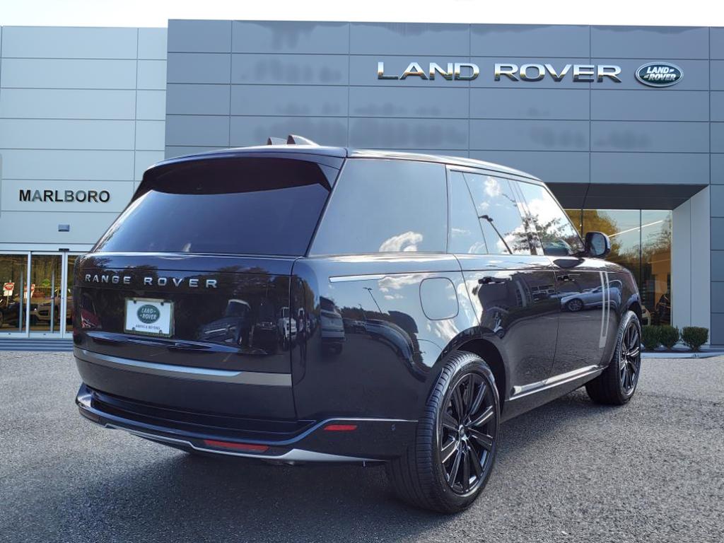 2025 Land Rover Range Rover SE photo 2