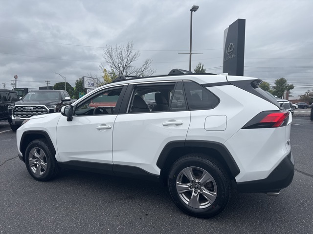 2022 Toyota RAV4 XLE photo 5