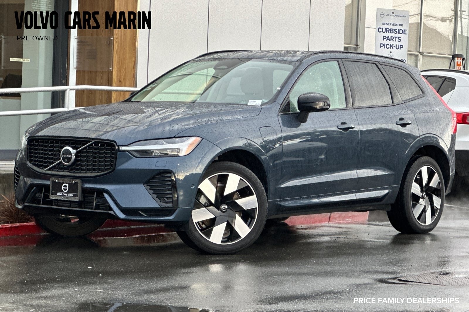 2020 Volvo XC90 Momentum's photo