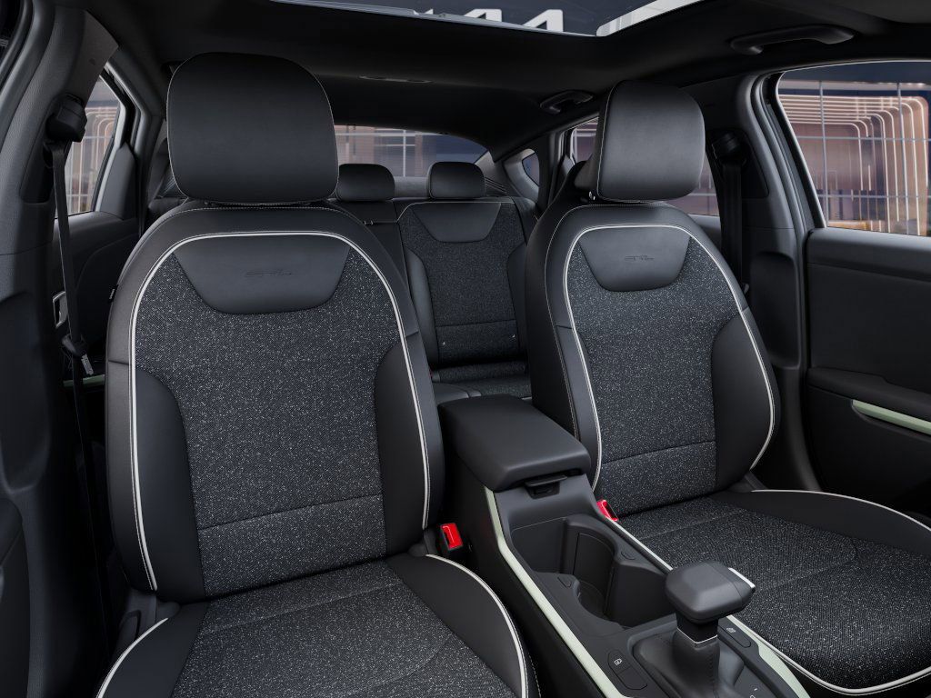 2025 Kia K4 GT-Line photo 14
