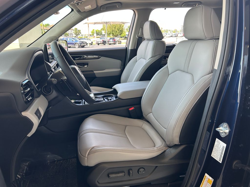 2025 Honda Pilot Touring photo 14