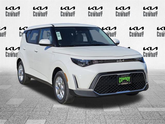 2025 Kia Soul LX's photo