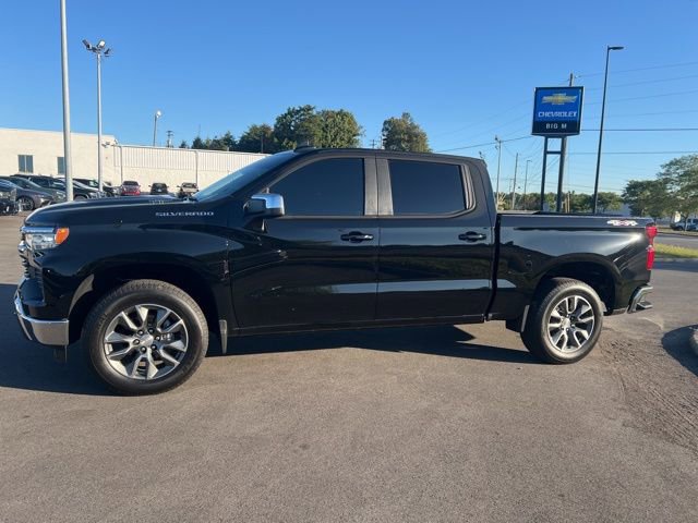 2025 Chevrolet Silverado 1500 LT photo 2