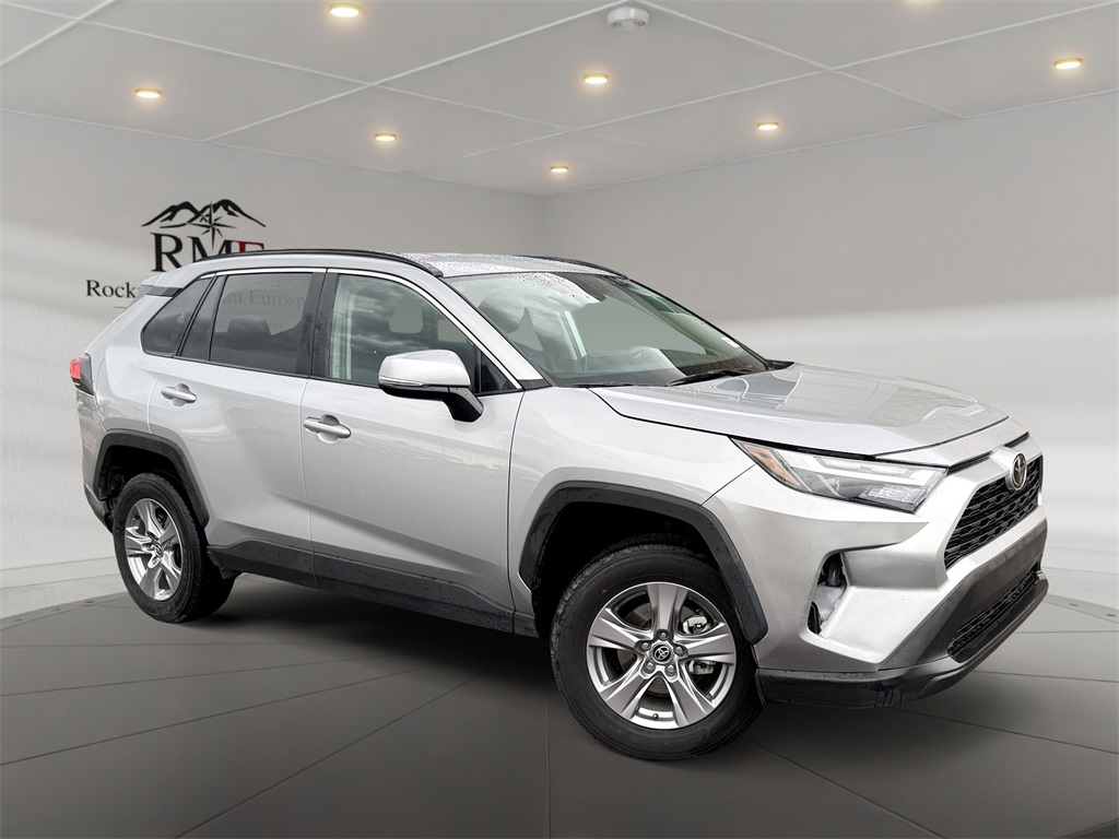 2024 Toyota RAV4 XLE's photo