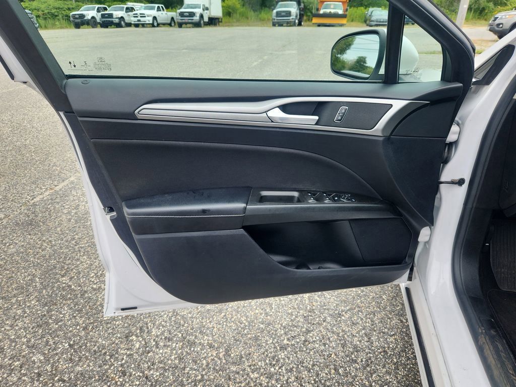 2020 Ford Fusion SE photo 11