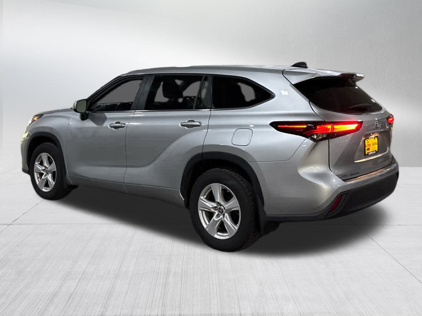 2024 Toyota Highlander LE photo 4