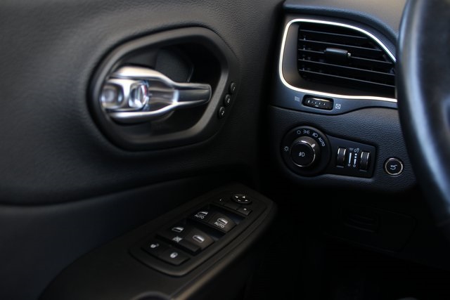 2019 Jeep Cherokee Trailhawk photo 23
