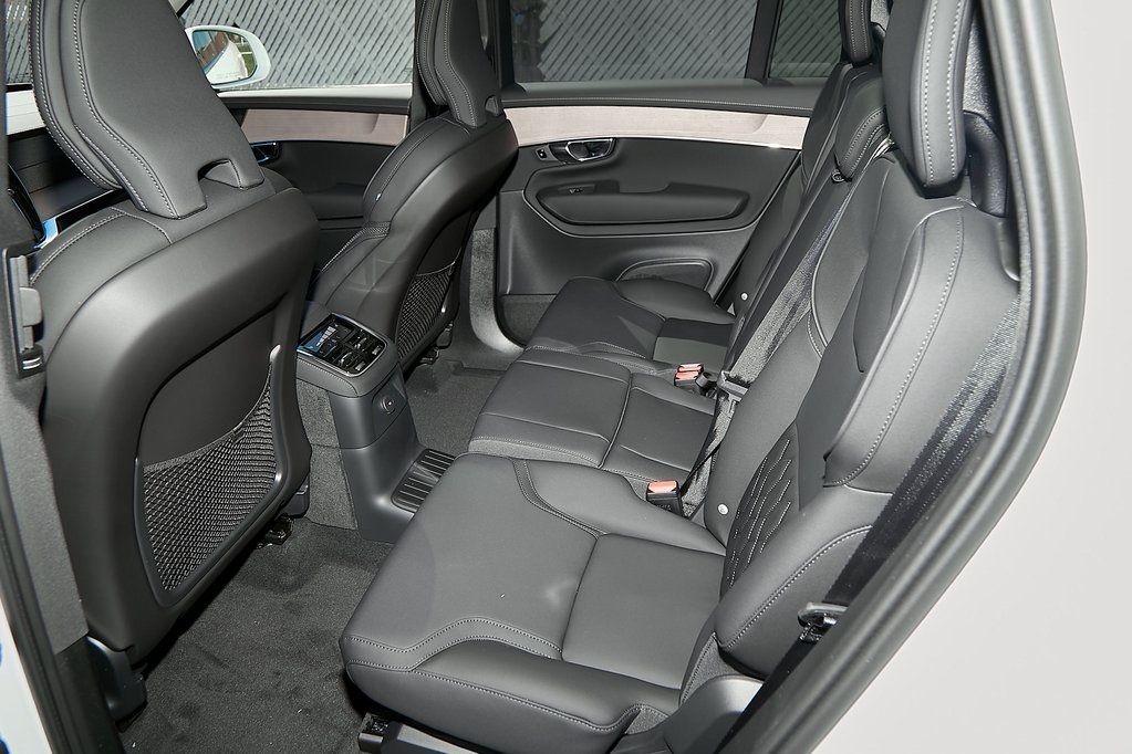 2025 VOLVO XC90 - Image 18