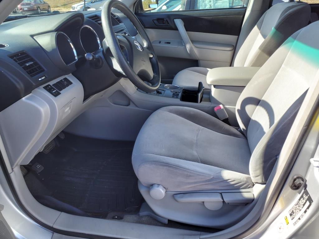 2010 Toyota Highlander Base photo 2