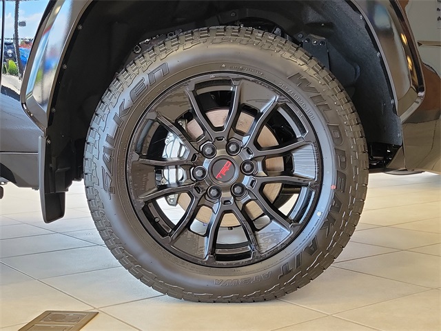 2025 Toyota Tundra Platinum CrewMax photo 5