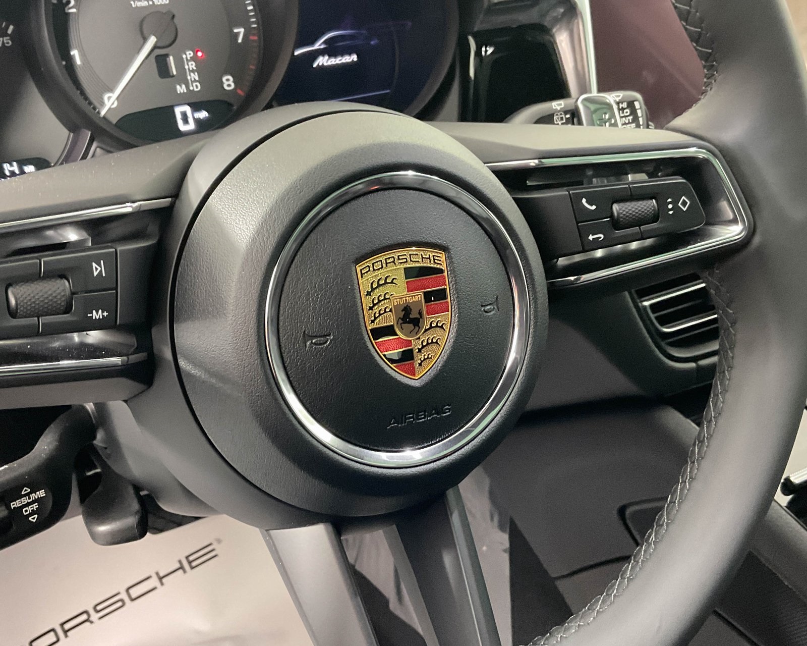2026 Porsche Macan T photo 18