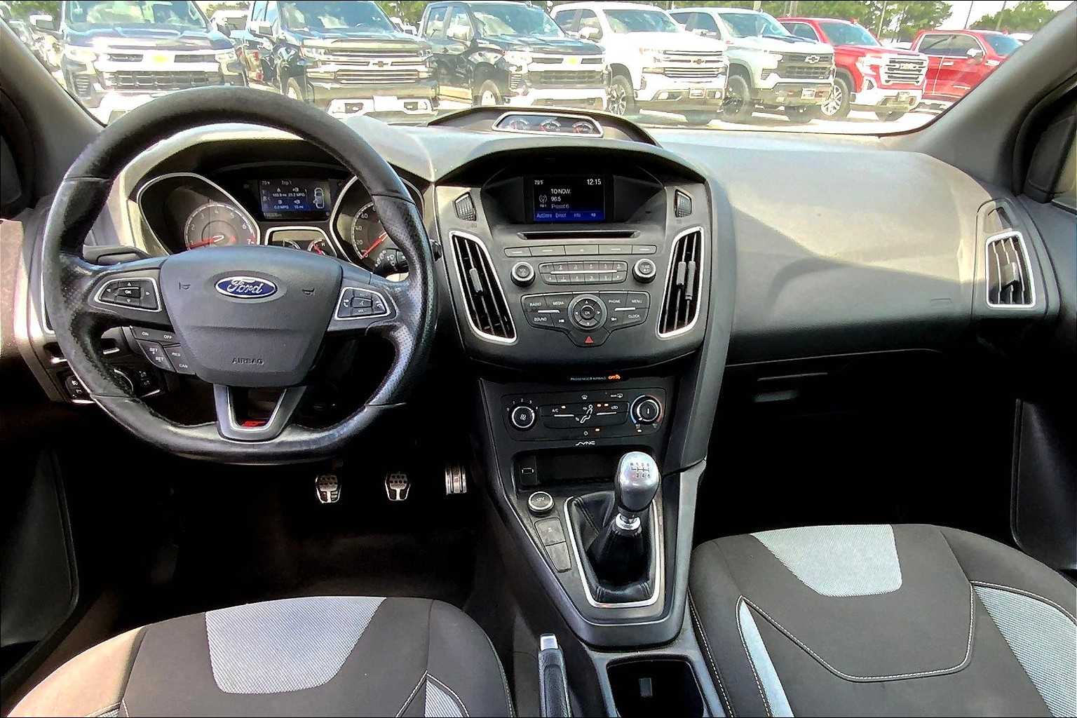 2017 Ford Focus ST photo 13