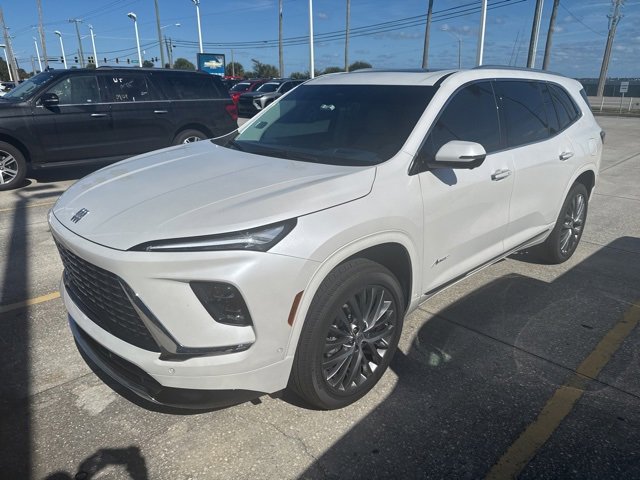 2025 Buick Enclave Avenir photo 2