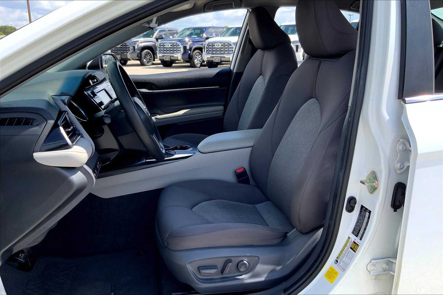 2019 Toyota Camry LE photo 7