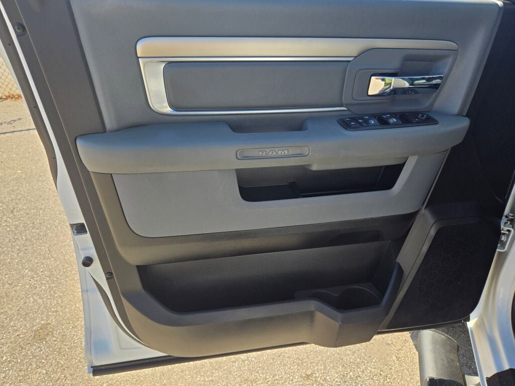 2019 Ram 1500 Classic SLT photo 16
