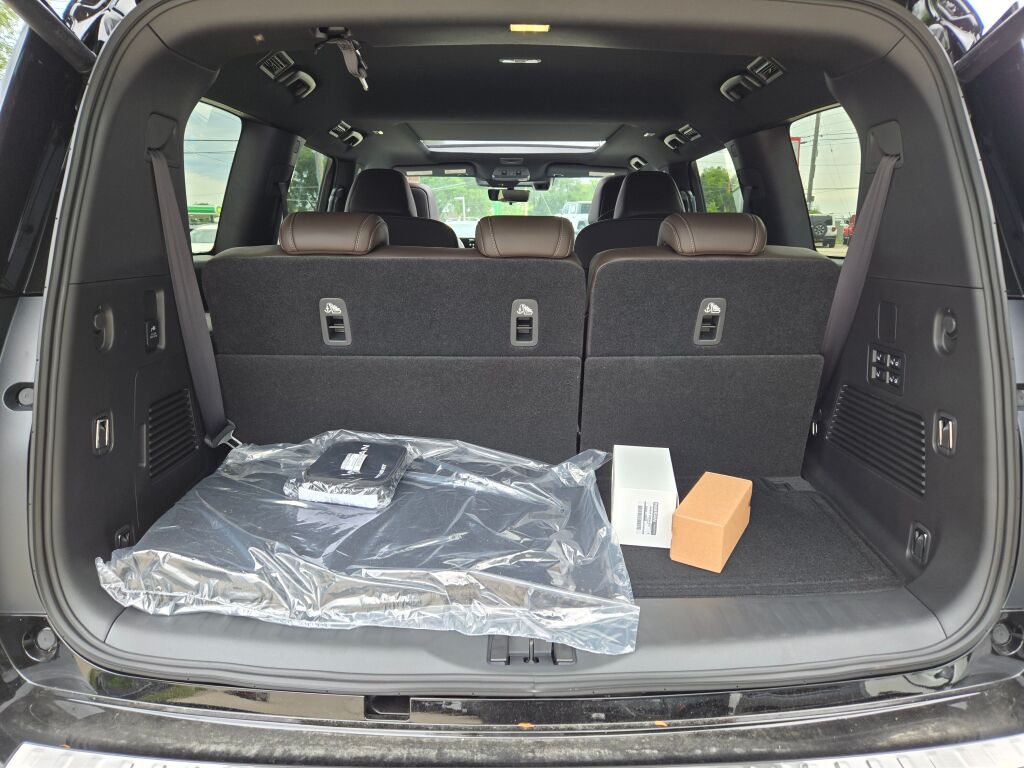 2025 Nissan Armada Platinum photo 14