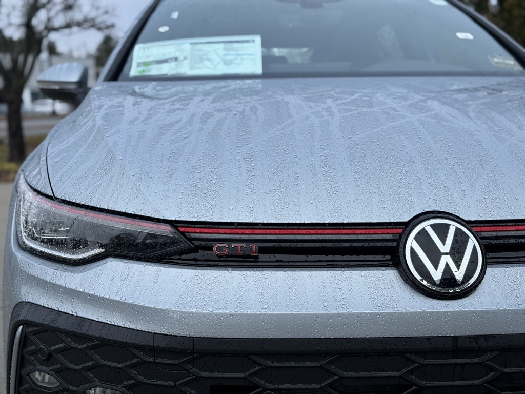 2026 Volkswagen Golf GTI SE photo 3