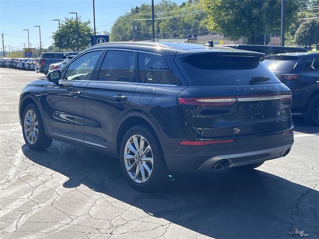 2022 Lincoln Corsair Standard photo 2