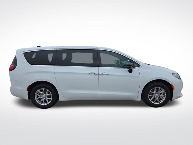 2026 Chrysler Voyager LX photo 2