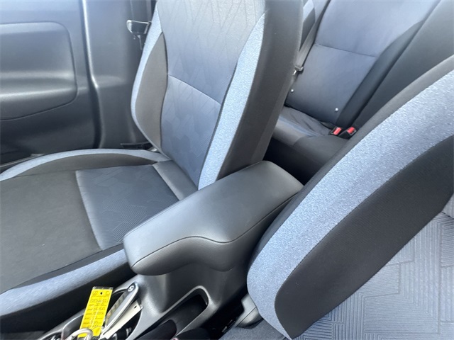 2025 Nissan Versa 1.6 SV photo 20