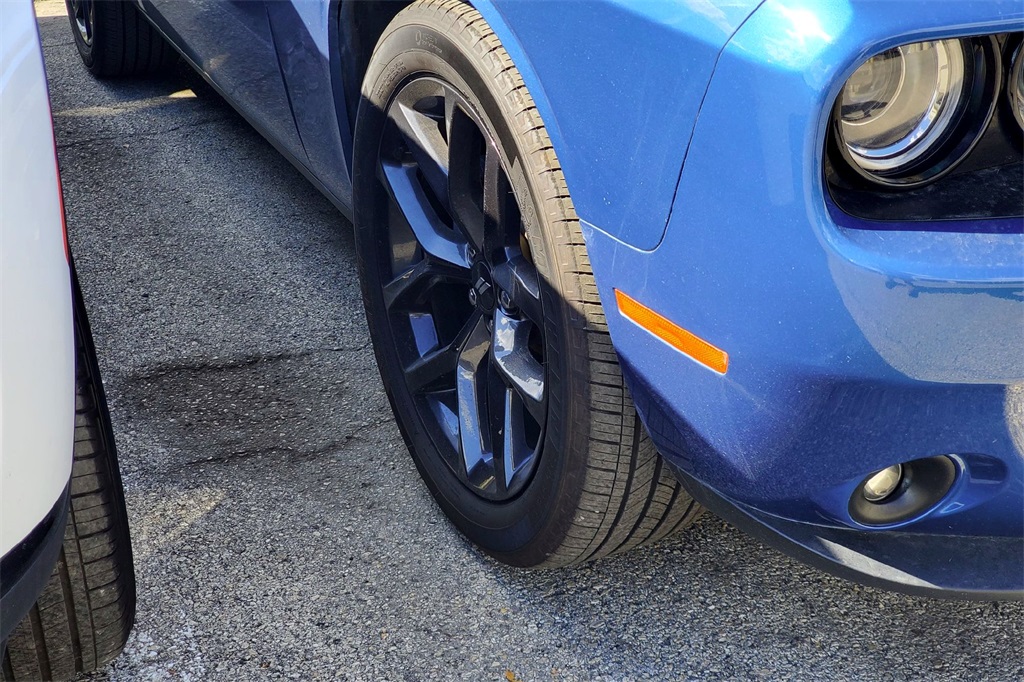 2022 Dodge Challenger SXT photo 4
