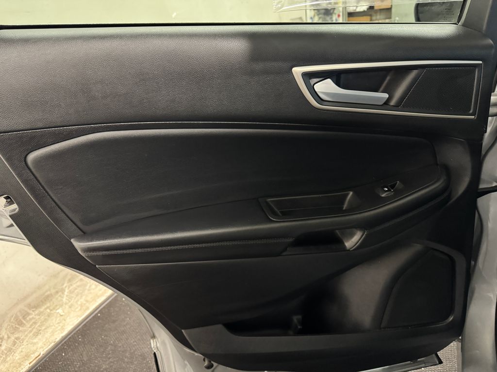 2024 Ford Edge SEL photo 16