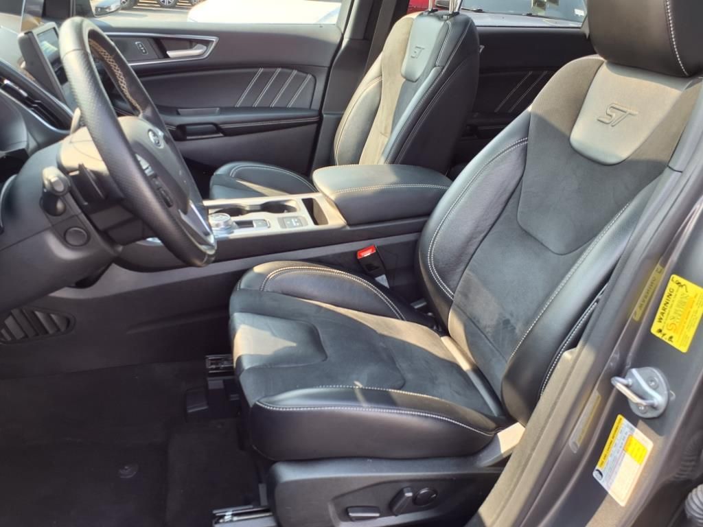 2022 Ford Edge ST photo 7