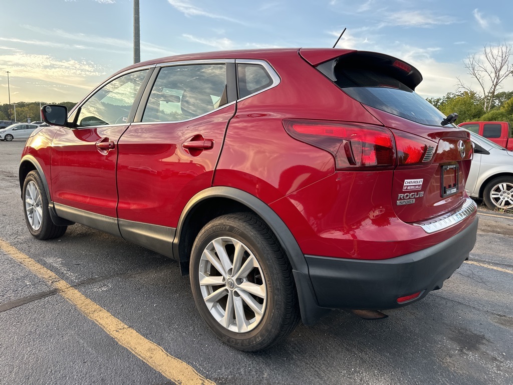 2017 Nissan Rogue Sport S photo 3