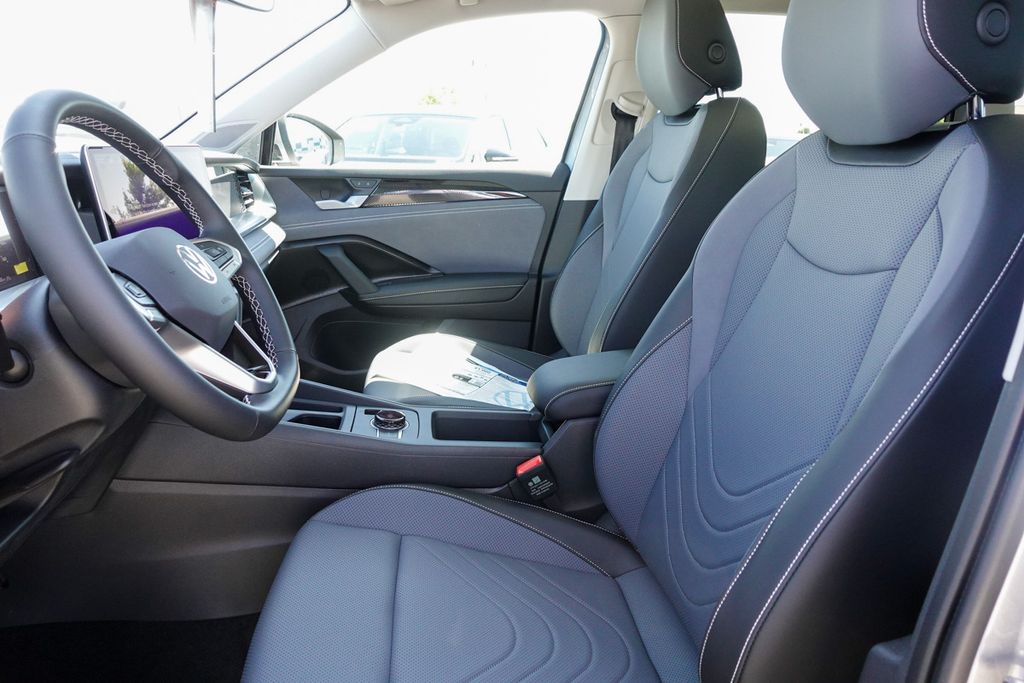 2025 Volkswagen Tiguan SE photo 6