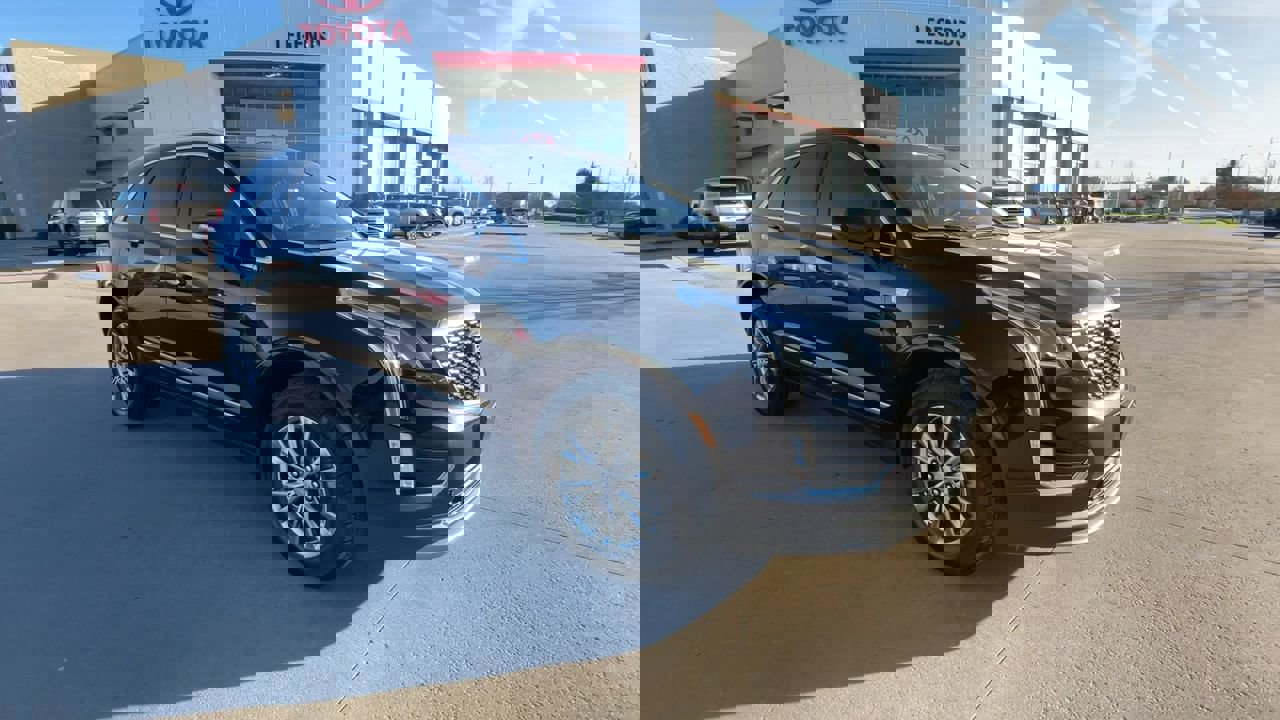 Used 2020 Cadillac XT5 Premium Luxury with VIN 1GYKNDRS1LZ237614 for sale in Kansas City