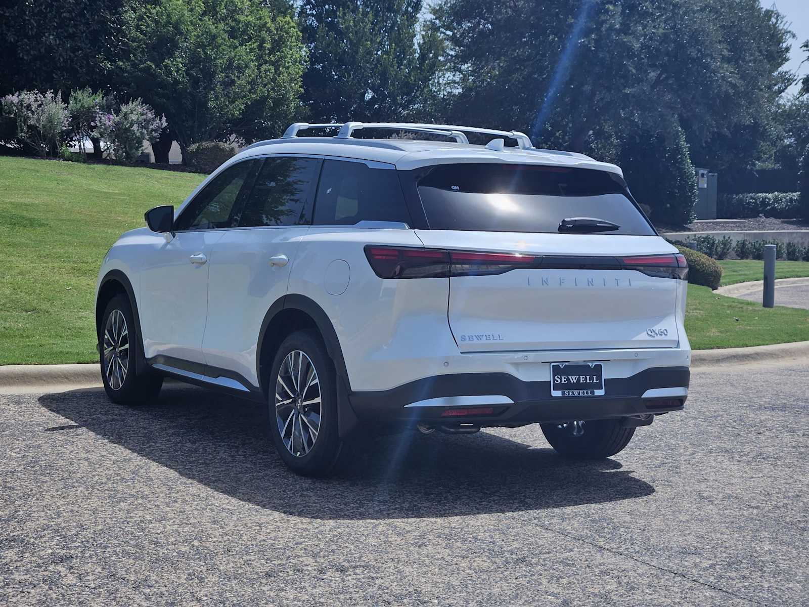 2026 Infiniti QX60 Luxe photo 2
