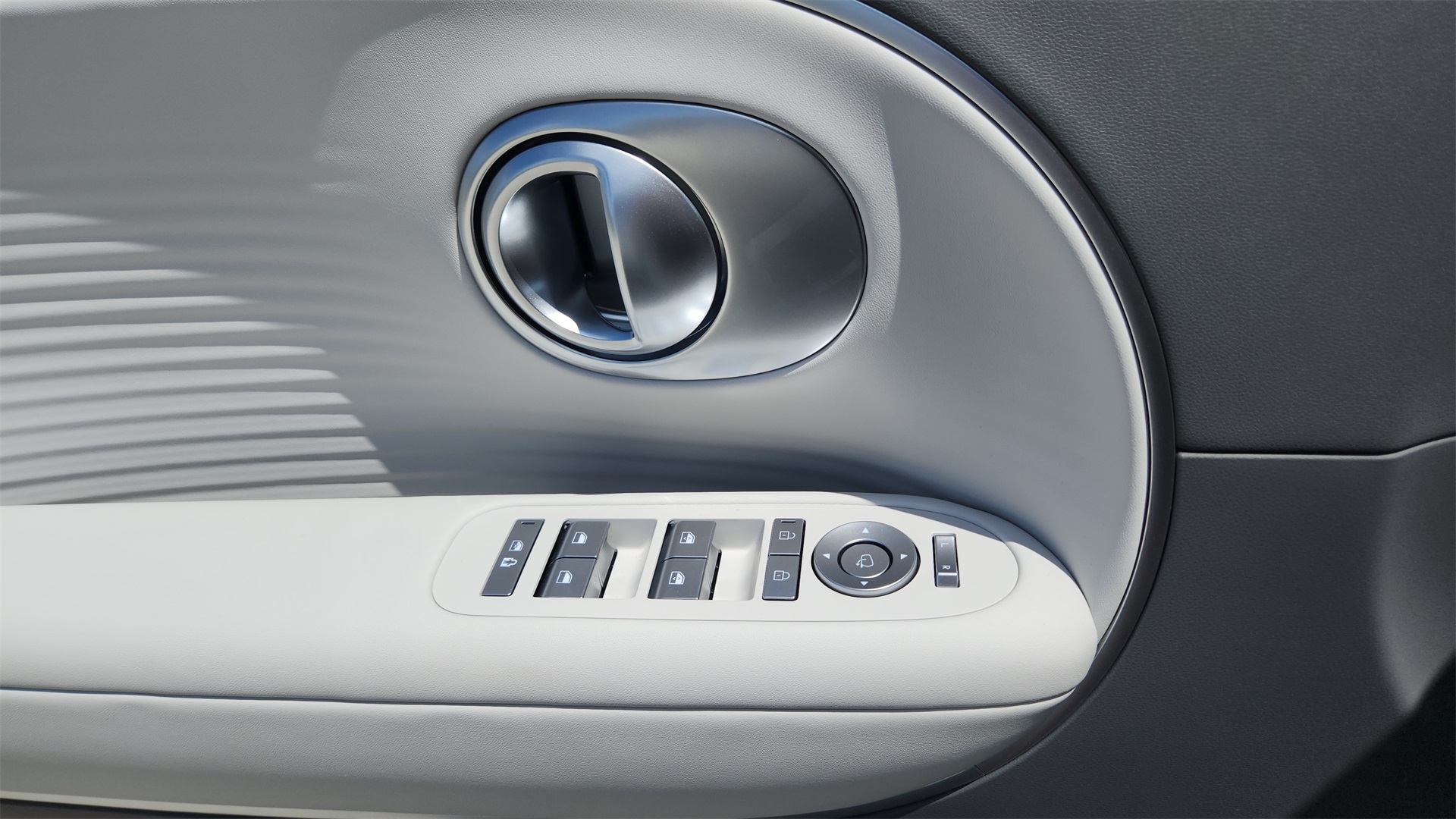 2026 Hyundai Ioniq SEL photo 15