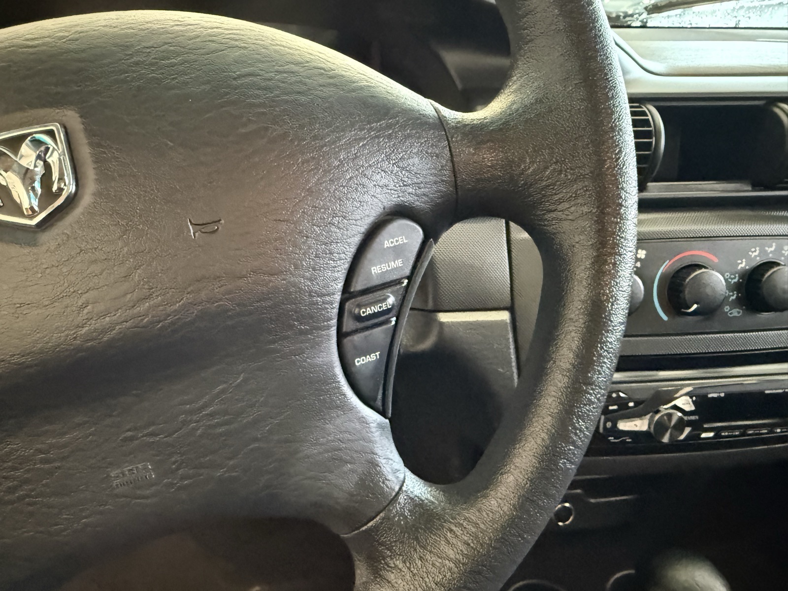 2005 Dodge Stratus SXT photo 23