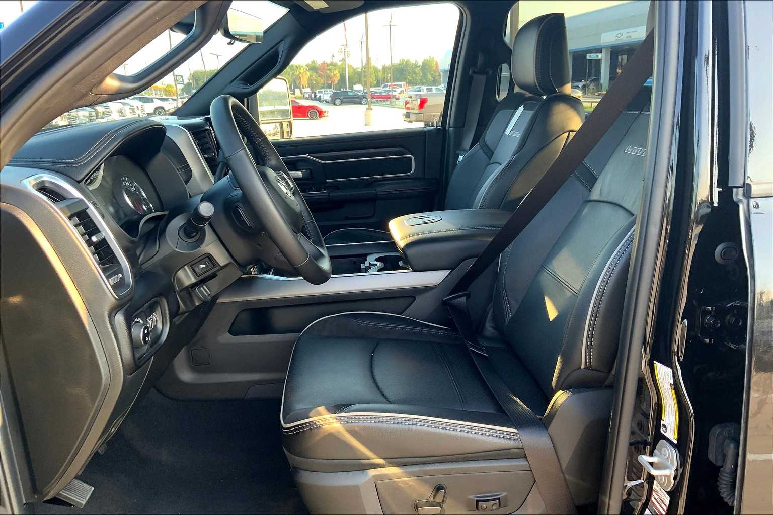 2024 Ram 3500 Laramie photo 7