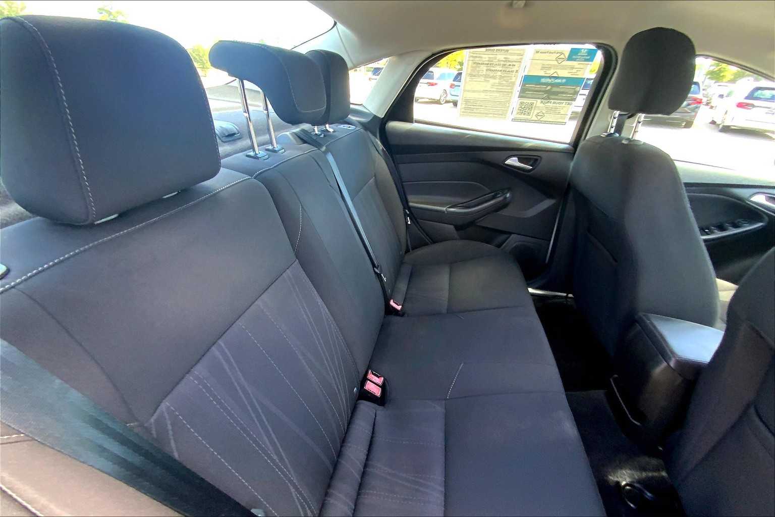 2016 Ford Focus SE photo 15