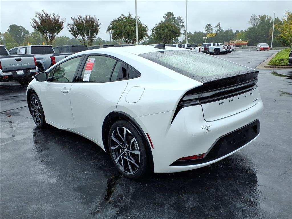 2026 Toyota Prius Plug-in Hybrid XSE photo 3