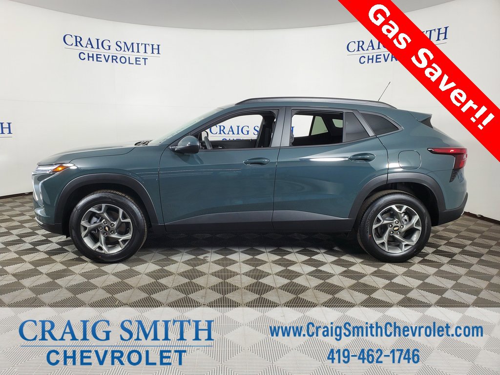 2025 Chevrolet Trax LT photo 2