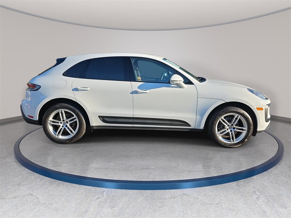 2022 Porsche Macan Base photo 4