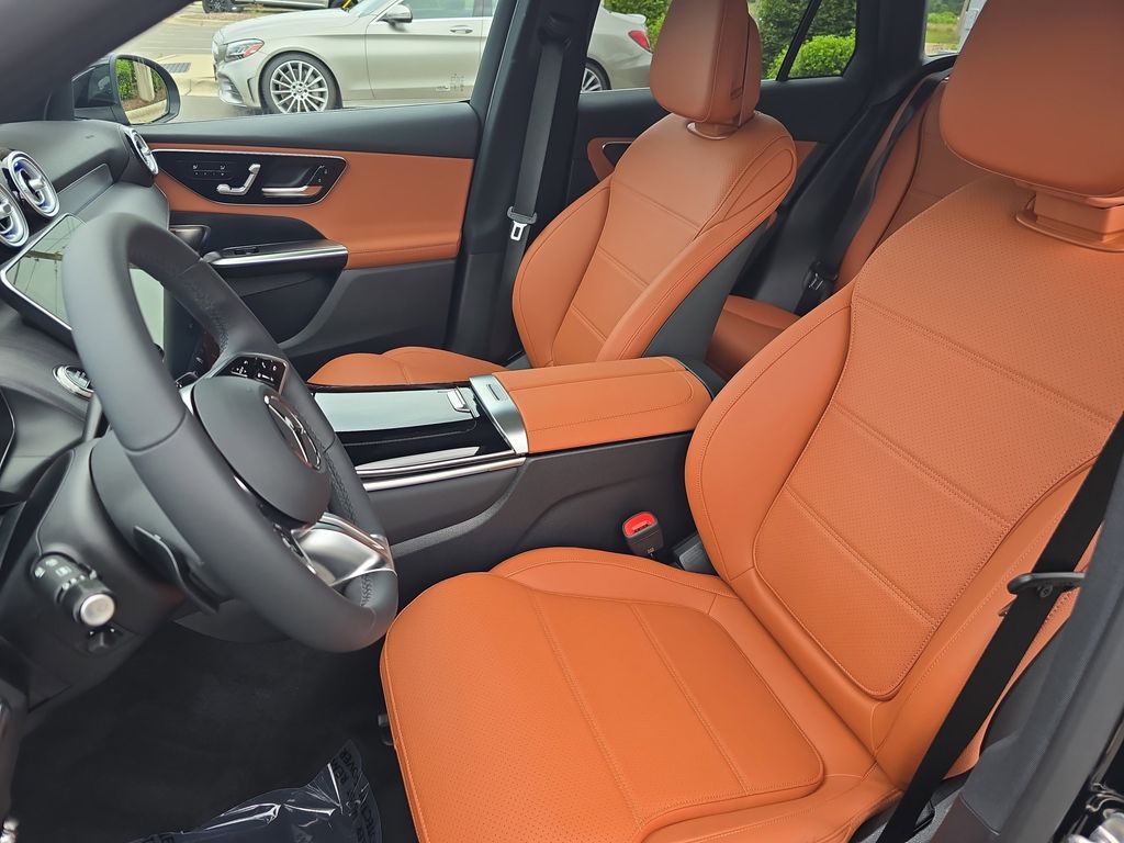 2025 Mercedes Benz GLC 300 photo 12