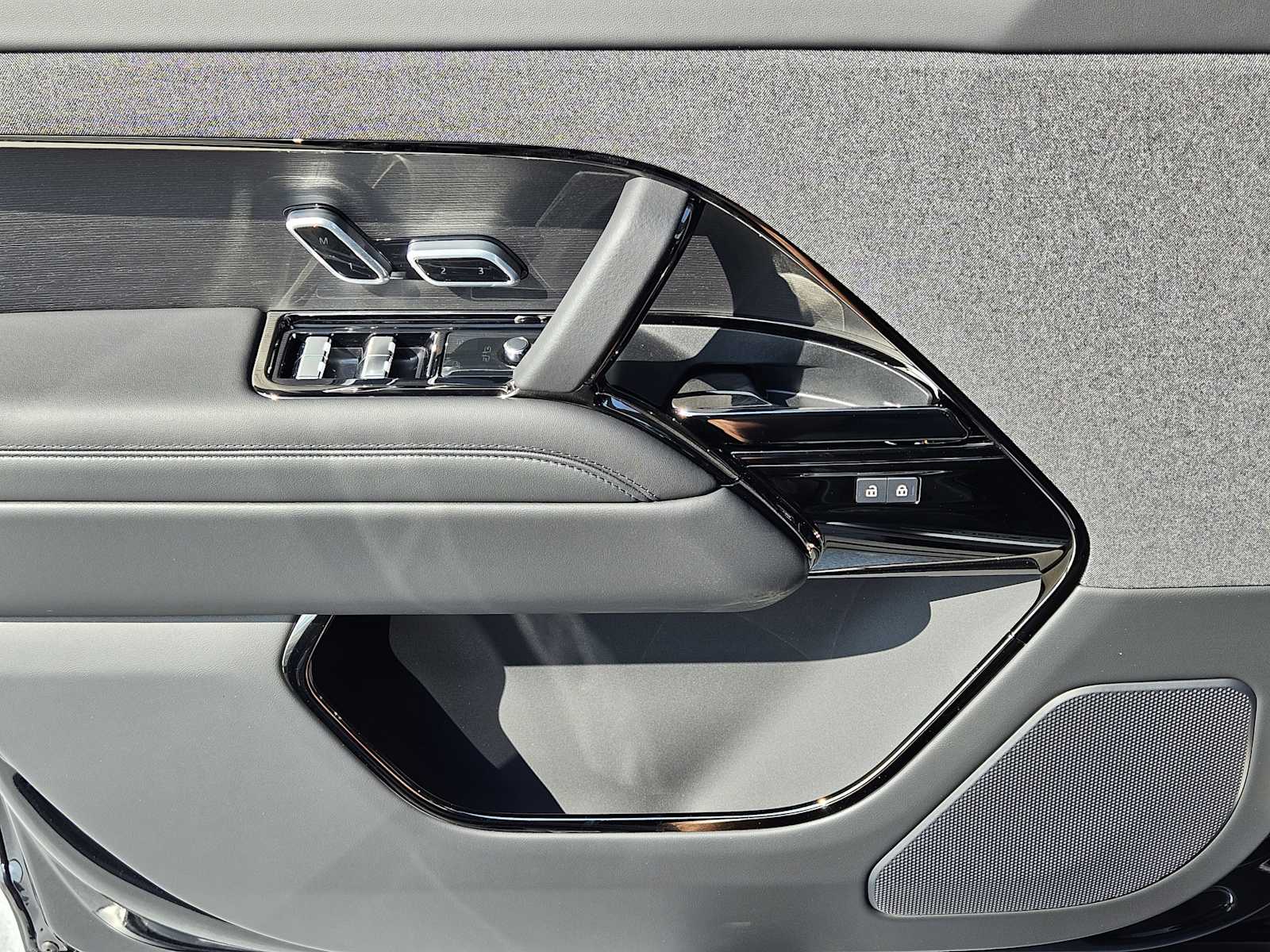 2025 Land Rover Range Rover Sport SE photo 21