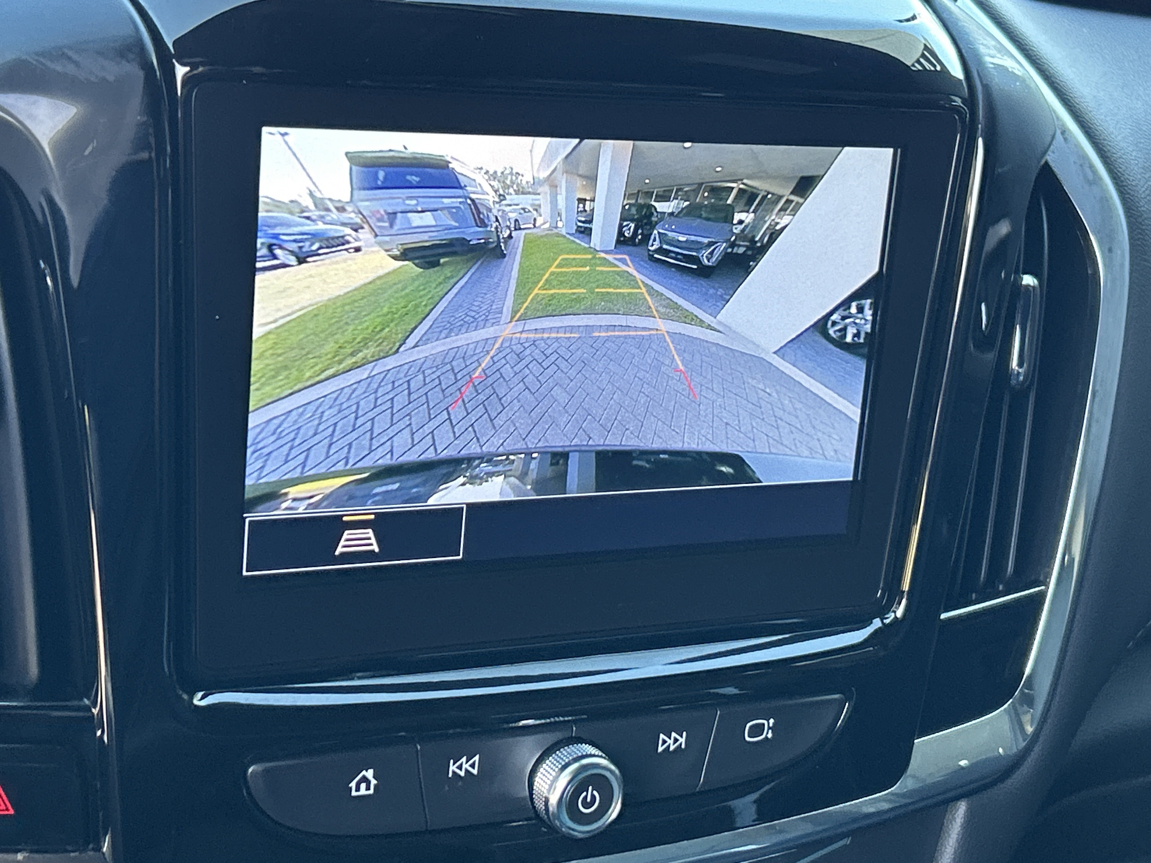 2023 Chevrolet Traverse Leather photo 3