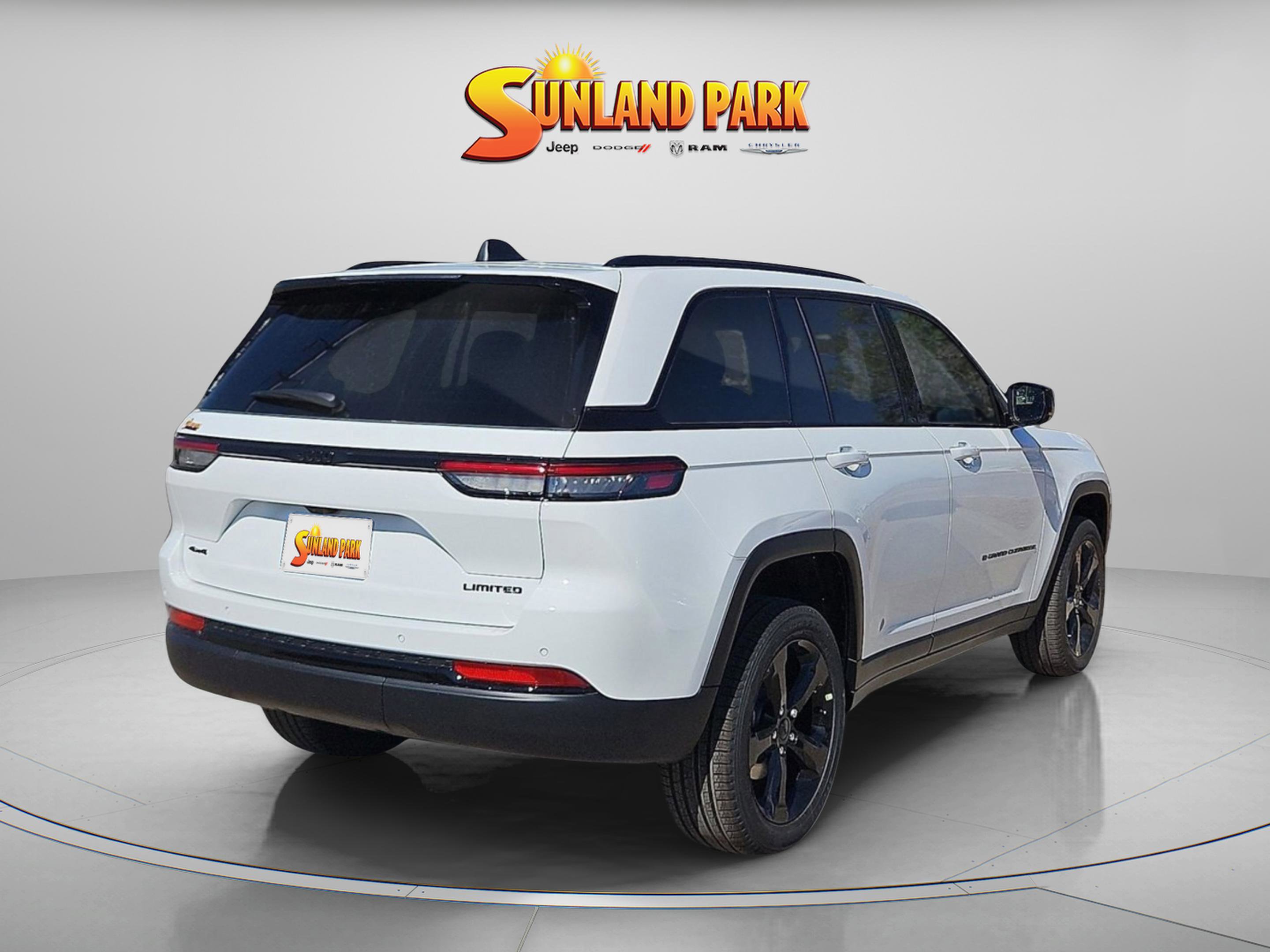 2025 Jeep Grand Cherokee Limited photo 4