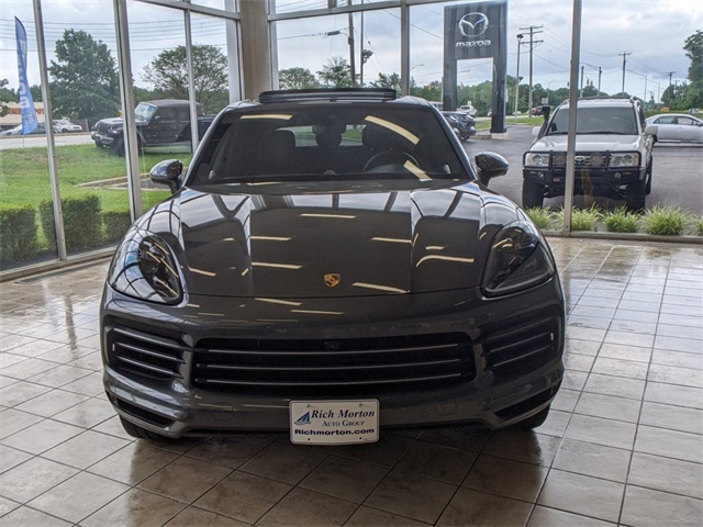 2019 Porsche Cayenne S photo 2