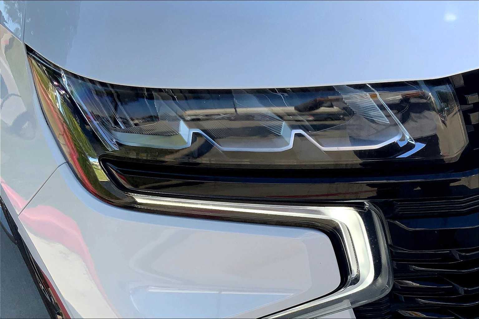 2023 Chevrolet Suburban RST photo 27