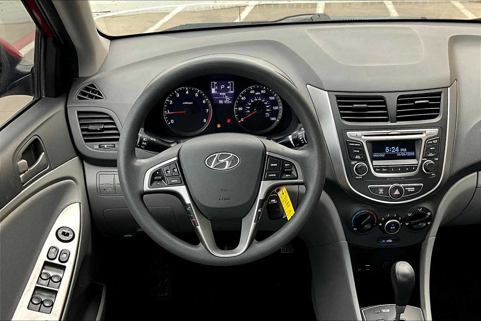 2016 Hyundai Accent SE photo 5